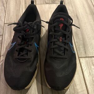 Nike Men's Black and Blue Athletic Sneakers